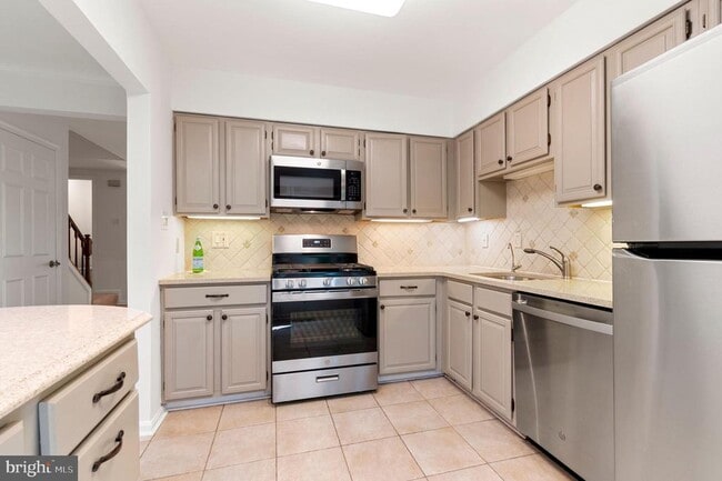 Building Photo - 10504 Pine Haven Terrace