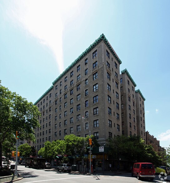 Building Photo - 3657 Broadway