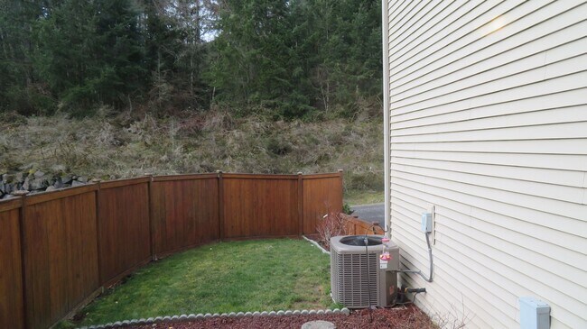 Building Photo - 1577 Burnside Pl