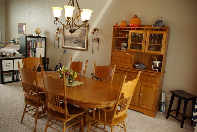 Building Photo - 6bed/4bath oversized 2 car garage fenced in back yard Cheyenne Mountain School District