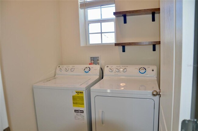 Building Photo - 216 Eagleview Loop