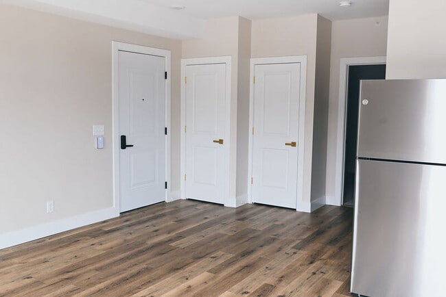 Building Photo - 754 Mt Vernon Ave