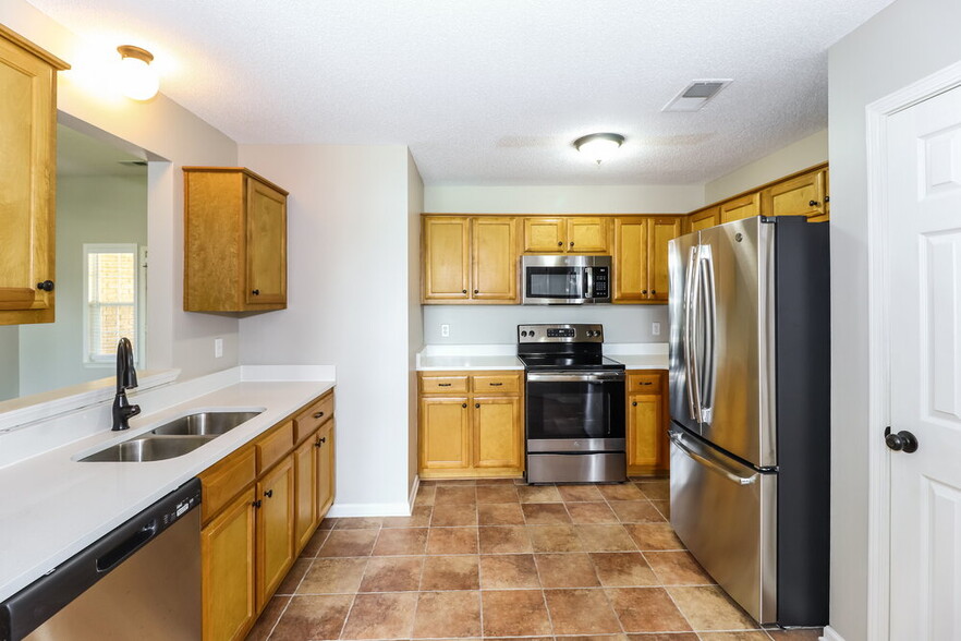 Building Photo - 105 Clay Hills Dr
