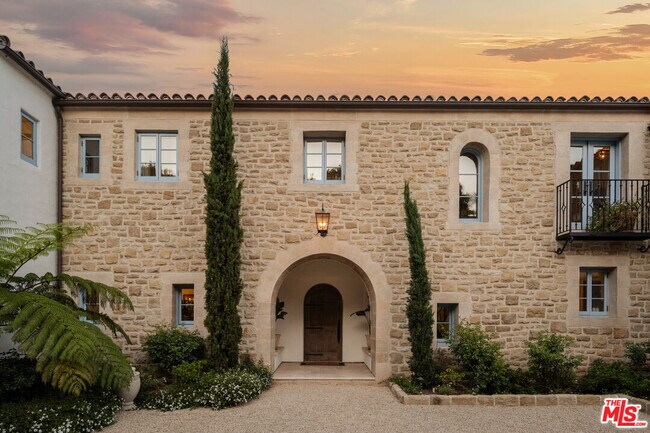 Building Photo - 848 Picacho Ln