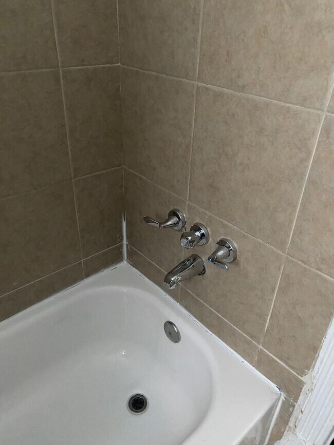 Building Photo - 4823 Walnut St