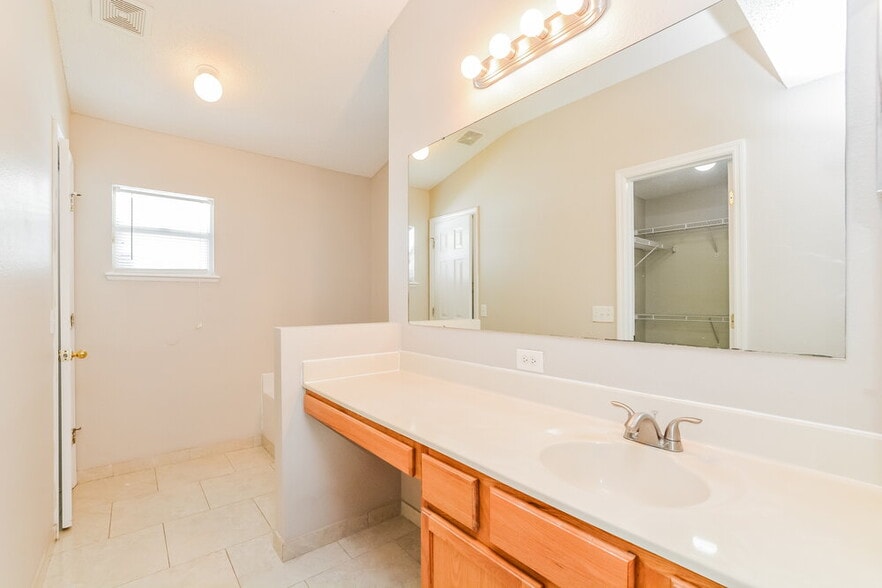 Building Photo - 5070 Silver Thistle Ln