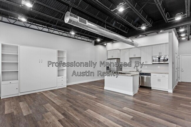 Building Photo - 4650 Hampton Ave