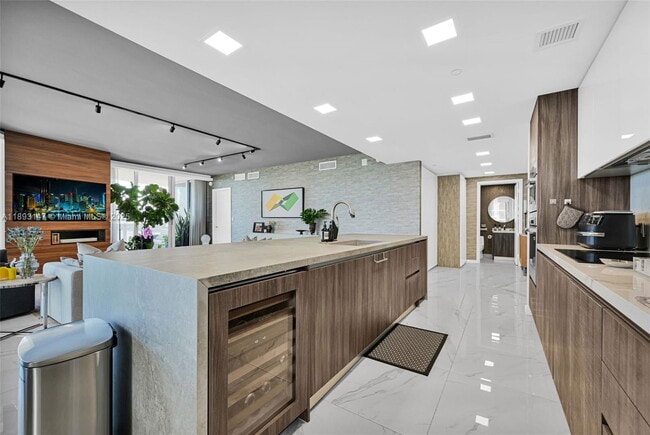 Building Photo - 488 NE 18th St