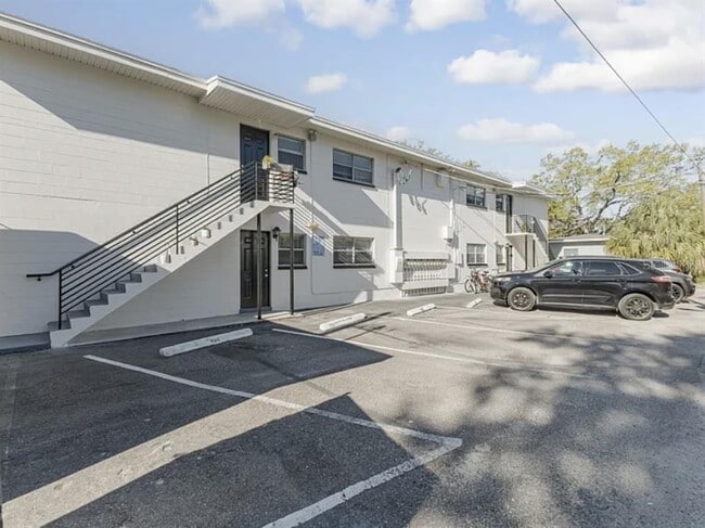 Building Photo - 121 Danube Ave