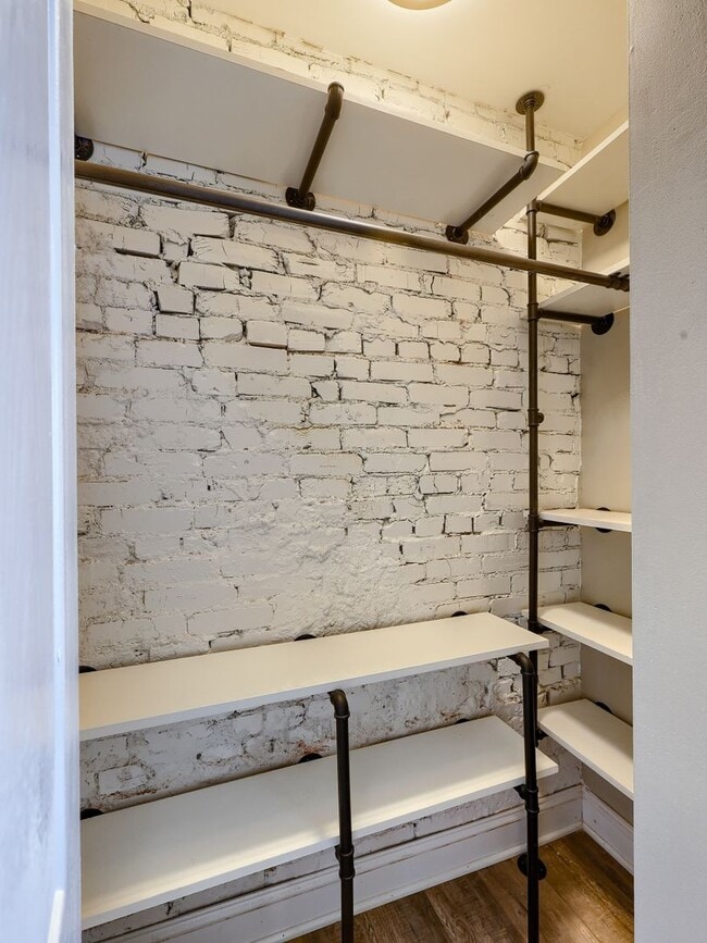Building Photo - 1528 Green St