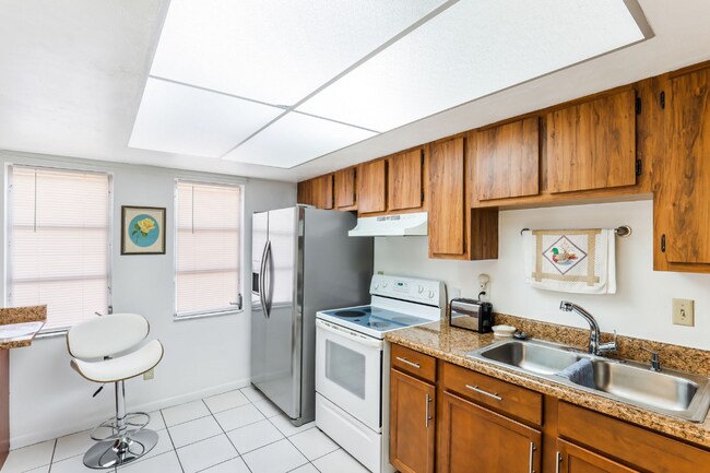 Building Photo - 504 SE 6th Ter