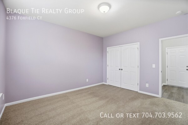 Building Photo - 4376 Foxfield Ct