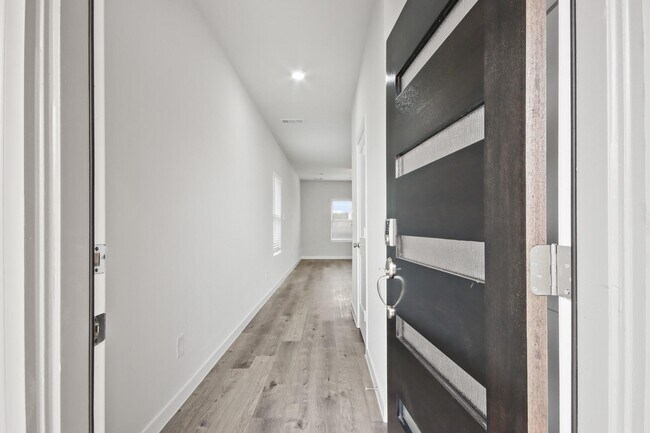 Building Photo - 227 Brazen Forest Trl