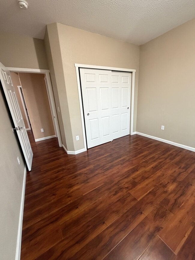 Building Photo - Beautiful Home In Quiet Neighborhood! Landscaping Included!