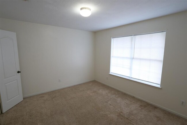 Building Photo - 3030 Sunchase Ct
