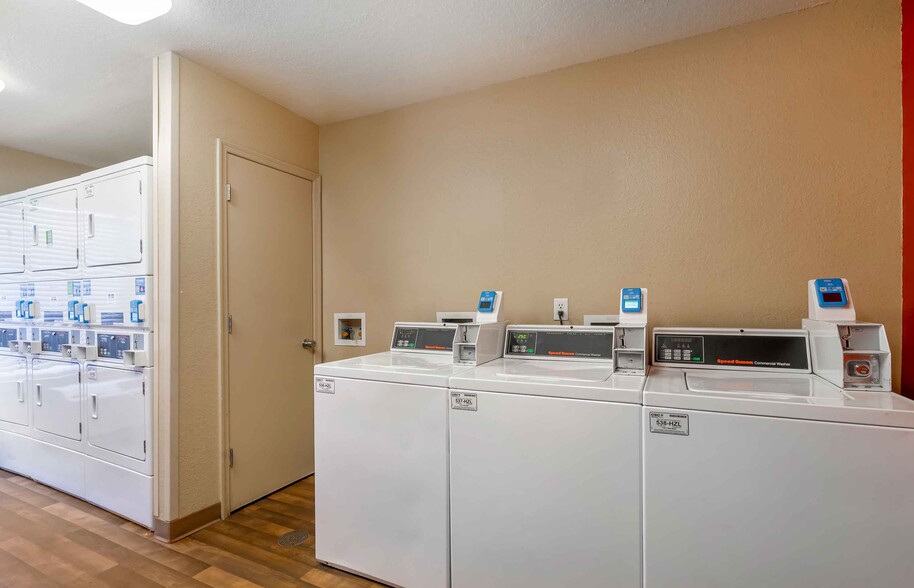 Building Photo - Furnished Studio-Tampa - Brandon