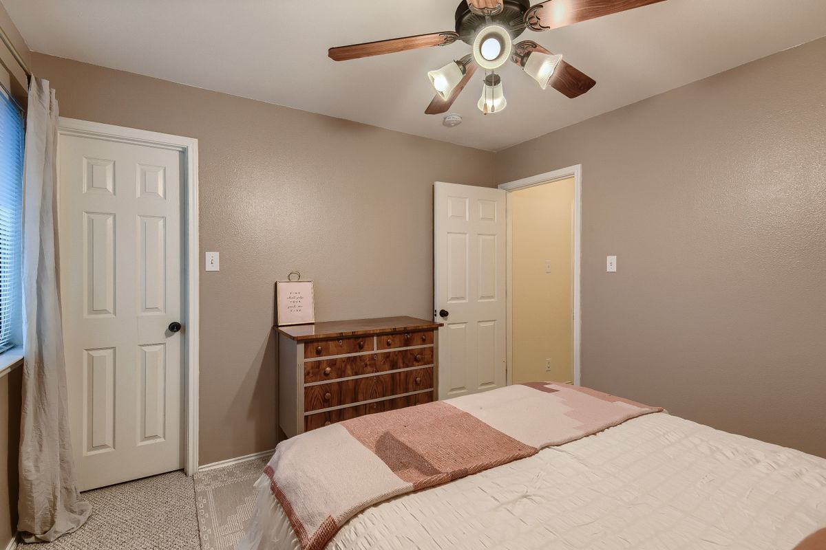 Building Photo - 10430 Tiger Field