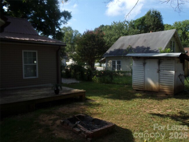 Building Photo - 729 Spruce St