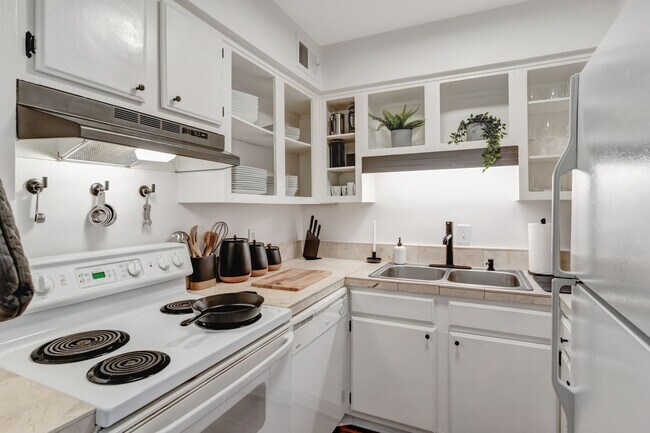 Building Photo - Live just minutes from the charm and excit...