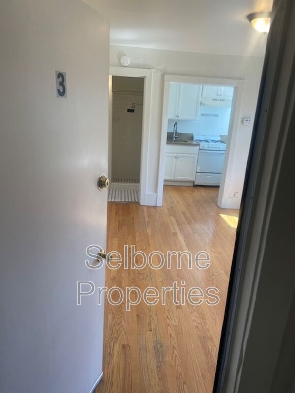 Building Photo - 546 Merrimac St