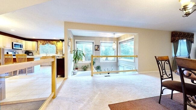 Building Photo - 445 Captain Eames Cir