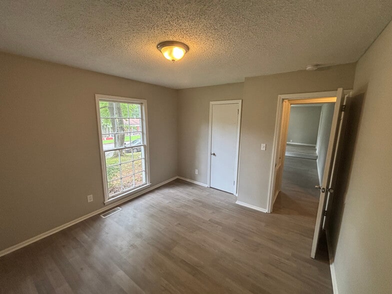 Building Photo - 3110 Delia Ln NW