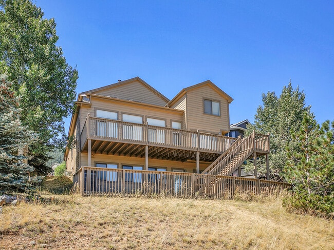 Building Photo - 732 Calgary Way