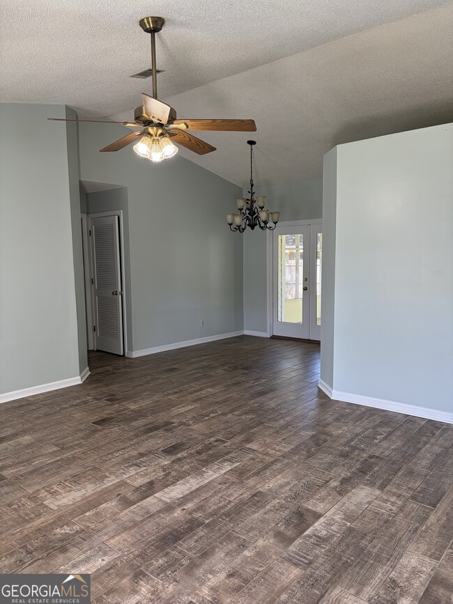 Building Photo - 121 Innerlake Ln