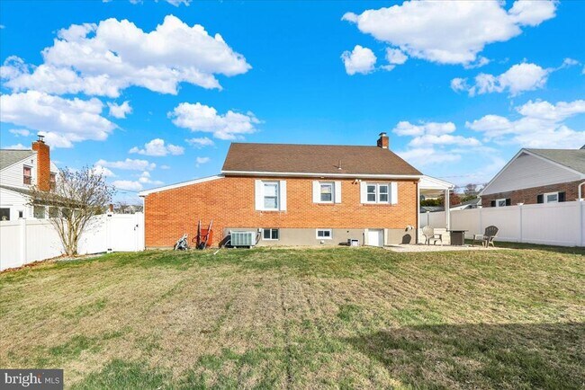 Building Photo - 88 E College Ave