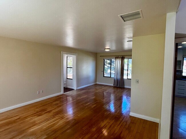 Building Photo - Beautiful La Jolla Alta Home! 50% off Firs...