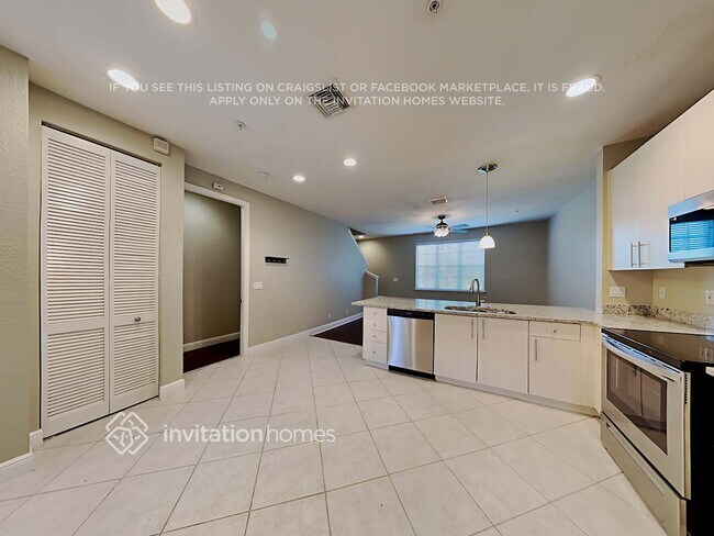 Building Photo - 806 University Blvd