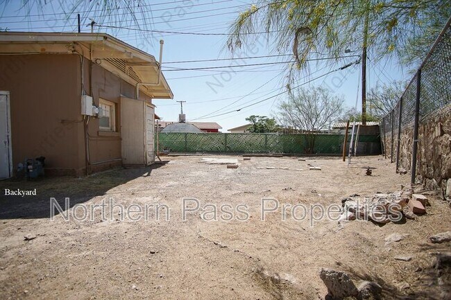 Building Photo - 7600 Franklin Dr