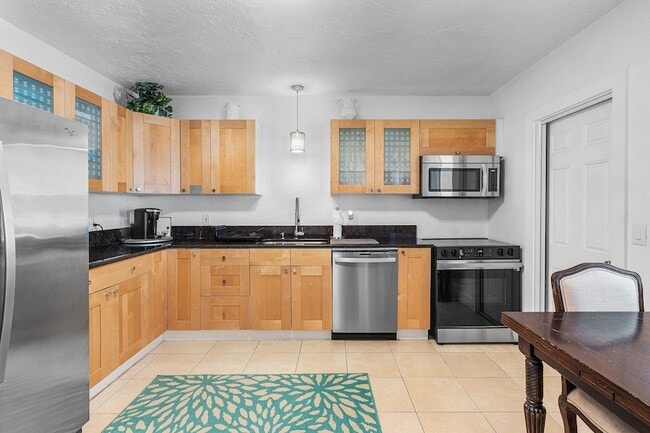 Building Photo - 342 NE 7th Ave