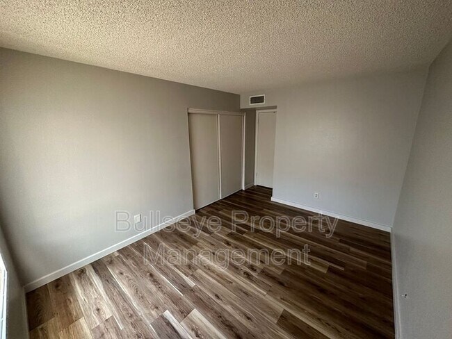 Building Photo - 9623 N 70th Dr