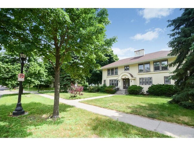 Building Photo - 116 Lexington Pkwy N