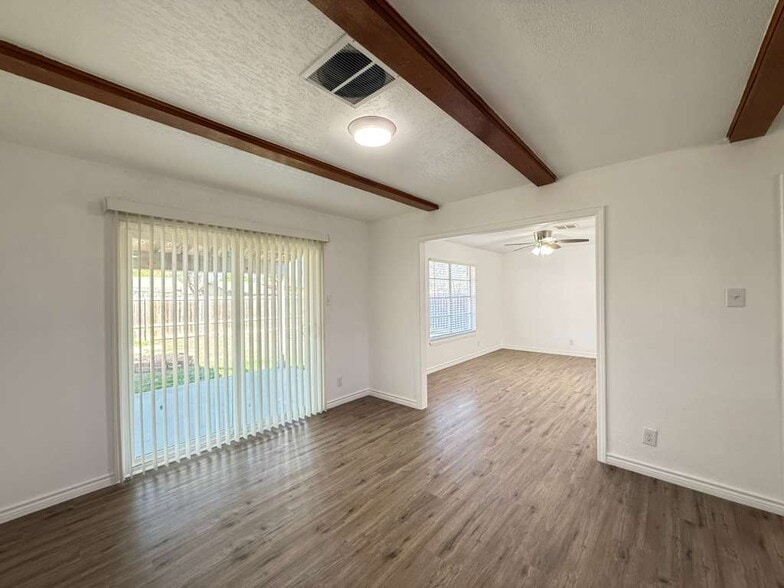 Building Photo - 317 E Lindbergh Blvd