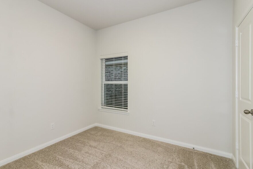 Building Photo - 412 Polly Grv Dr