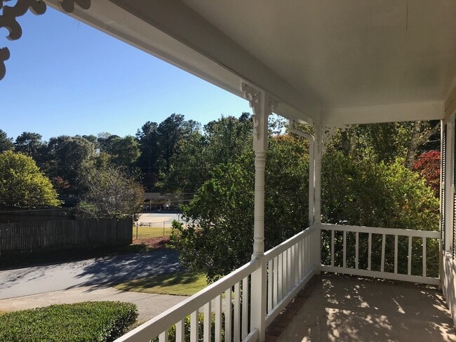 Building Photo - Great 4 Bedroom 2.5 Bath home in East Cobb...