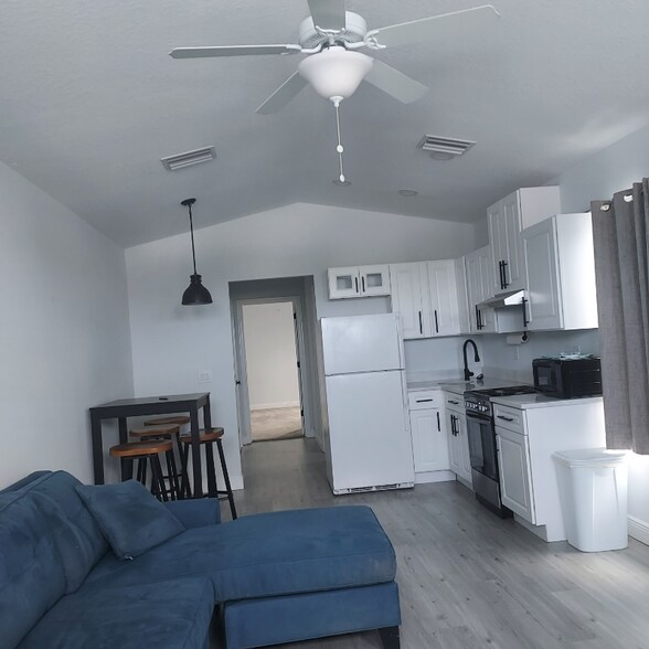 Building Photo - 6411 Coquina Island Cove