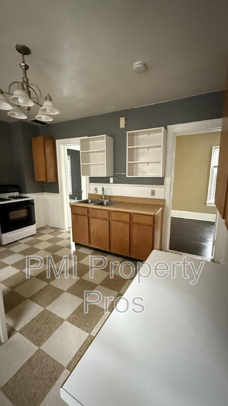 Building Photo - 2752 N Fratney St