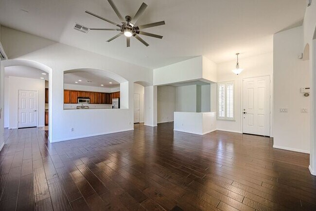 Building Photo - Welcome to this stunning 3-bedroom, 2-bath...