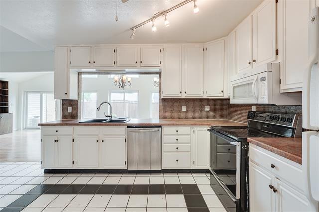 Building Photo - 1441 Everglades Dr