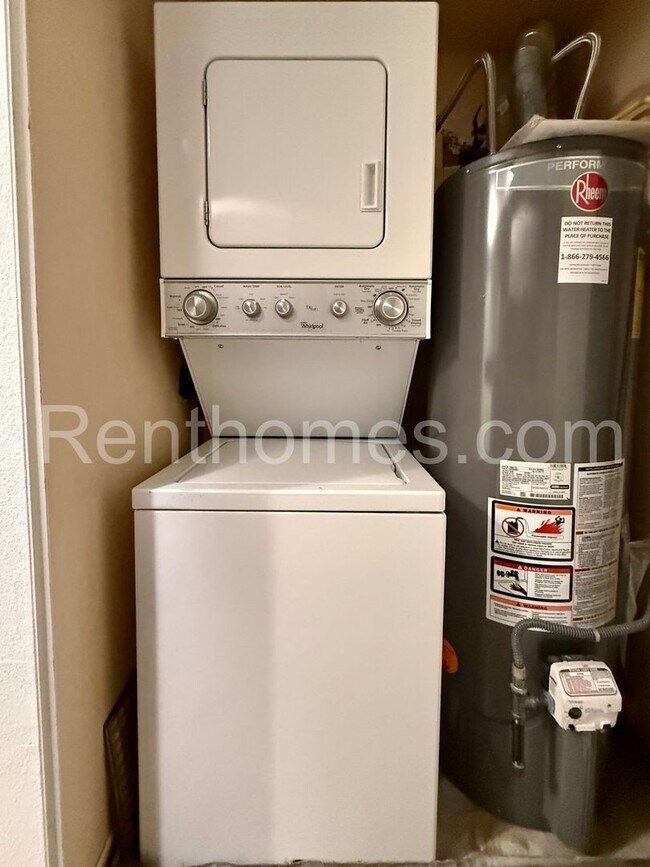 Building Photo - 9352 Twin Trails Dr