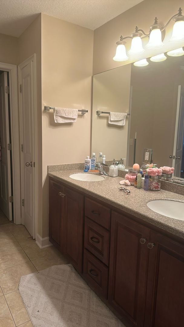 Building Photo - MOVE IN SPECIAL $500.00 OFF FIRST MONTHS R...