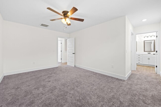 Building Photo - Pet Friendly Four Bedroom with Basement!