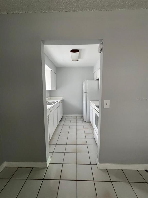 Building Photo - 9122 Tudor Dr
