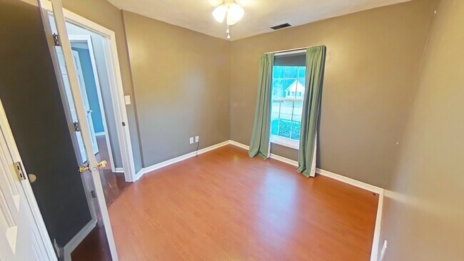 Building Photo - 151 Spring Valley Dr