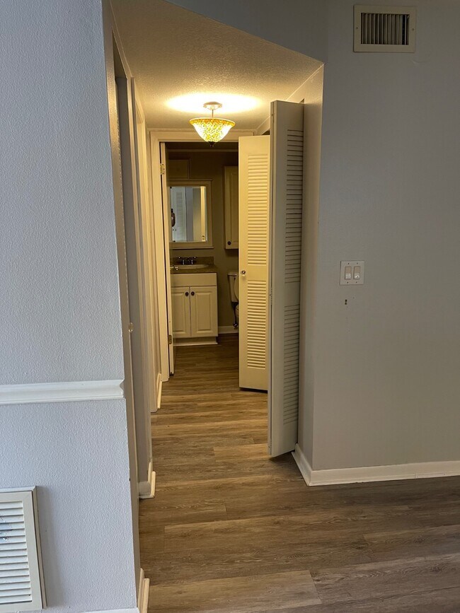 Building Photo - 817 Orchid Springs Dr