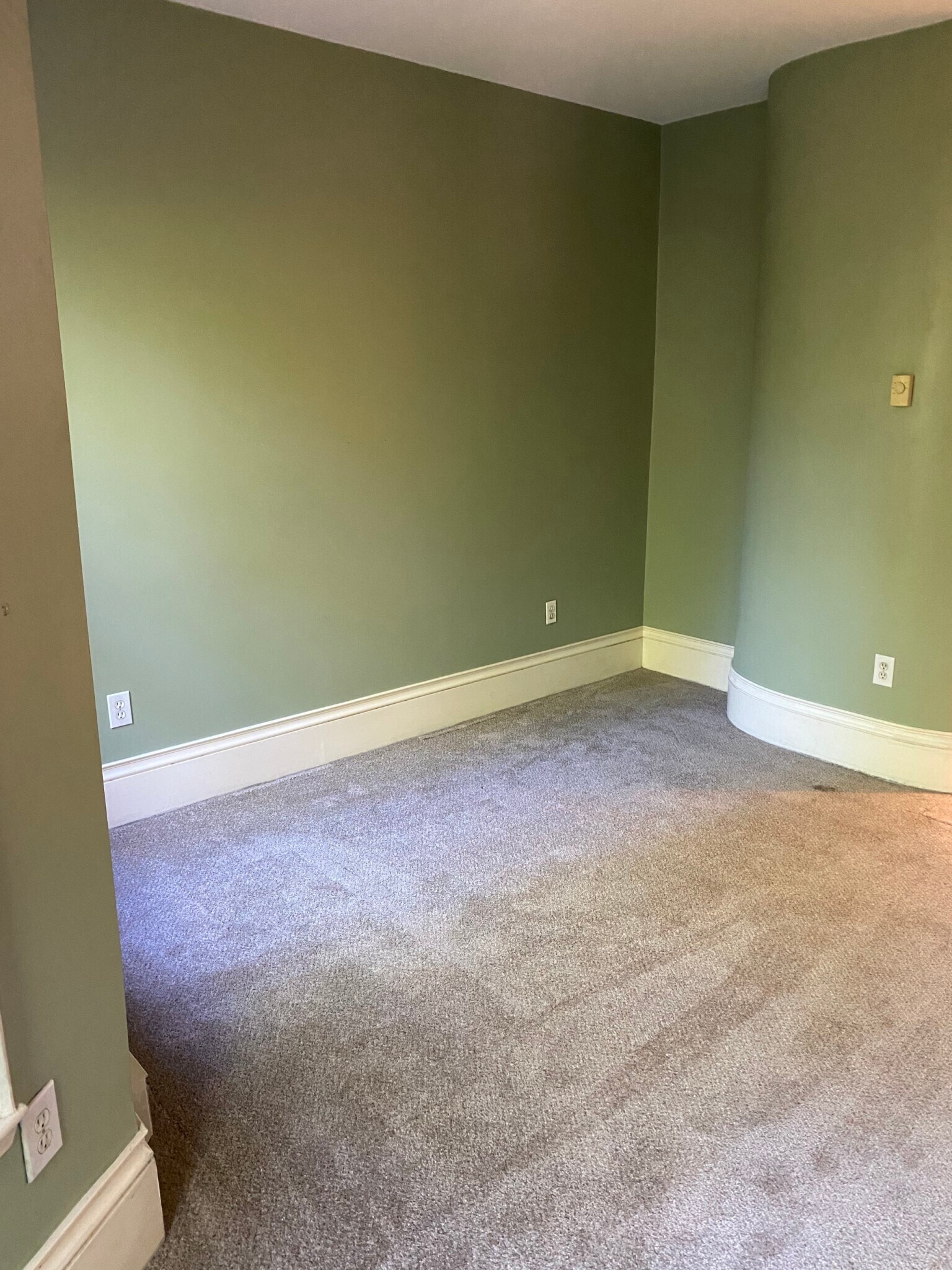 Building Photo - 16 Wellington St