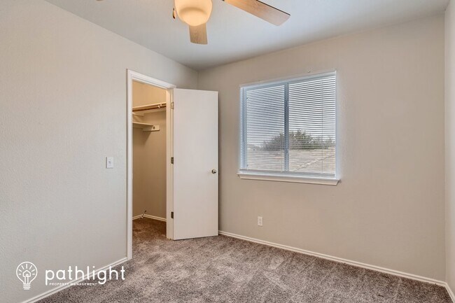Building Photo - 327 Precipice Way